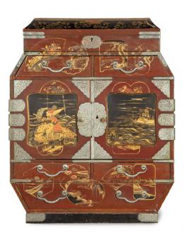Lote 1380: Cabinet joyero de laca con decoración dorada, Periodo Meiji (1868-1912).