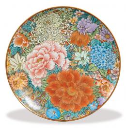 Lote 1398: Plato de porcelana japonesa con esmaltes polícromos S. XX.