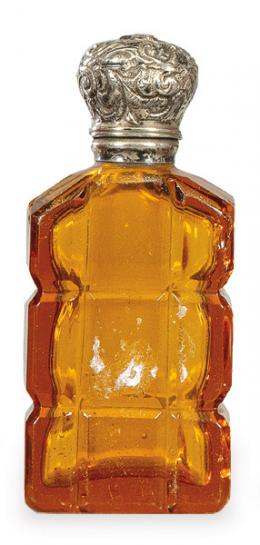 Lote 1402: Perfumador de cristal tallado color ámbar y tapón de plata repujada S. XIX