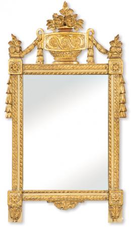 Lote 1422: Marco de espejo estilo Carlos IV en madera tallada, dorada y parcialmente policromada.
España, S. XX