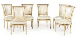 Lote 1424: Conjunto de 8 sillas estilo imperio en madera tallada, lacada en blanco y parcialmente doradas. Con tapicería de cuero blanco gofrado y dorado.
S. XX