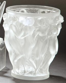 1470   -  Lote 1470: "Bacantes". Jarrón de cristal translúcido de René Lalique, Francia h. 1960.