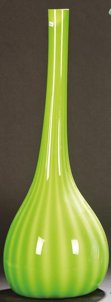 1471   -  Lote 1471: Jarrón de cuello largo de cristal de Murano en verde con franjas más claras.