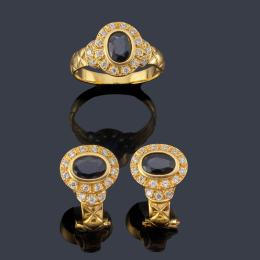Lote 2300: Pendientes y anillo con zafiros talla oval de aprox. 0,50 ct cada uno con orla de brillantes.