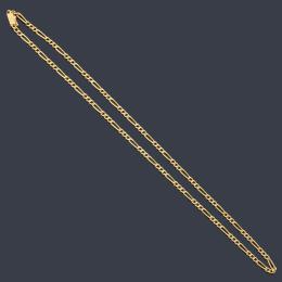 Lote 2318: Collar con eslabones barbados realizados en oro amarillo de 18K.