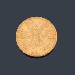 Lote 2434: Moneda de 50 pesos Mexicanos en oro de 22K.