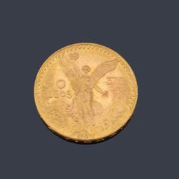 Lote 2435: Moneda de 50 pesos Mexicanos en oro de 22K.