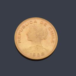 Lote 2454: 100 Pesos República de Chile en oro de 22 K.