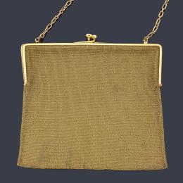 Lote 2468: Precioso bolso de cota de malla en oro amarillo de 18 K.