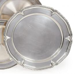 1121   -  Lote 1121: Bandeja circular de servir de plata española punzonada 1ª Ley 