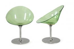 1302   -  Lote 1302: Philippe Starck (1949) para Kartell
Pareja de sillas Ero/S/  giratorias, con estructura de policarbonato transparente coloreado en verde. Con marca