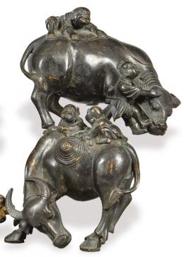 1366   -  Lote 1366: Pareja de Búfalos con Niños montados en bronce patinado, China, Dinastía Qing S. XIX