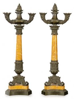 Lote 1417: Pareja de candelabros Napoleón III,  de bronce patinado y mármol de Siena, Francia S. XIX.