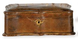 Lote 1518: Estuche de piel marrón con gofrado dorado, Francia S. XIX.
