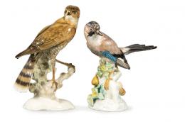 1037   -  Lote 1037: Conjunto de figuras de halcón y ave