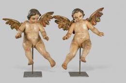 1047   -  Lote 1047: Escuela Española S. XVII
"Pareja de Angeles" en madera tallada y policromada con alas estofadas.