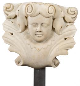 Lote 1096-a: "Querubín", en mármol blanco tallado S. XVI.
Sería un elemento arquitectónico.