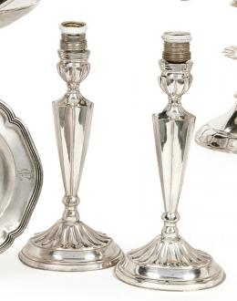 1183   -  Lote 1183: Pareja de candeleros convertidos en lámpara de plata española punzonada 1ª Ley.