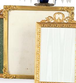 1194   -  Lote 1194: Portaretratos de mesa cuadrangular de bronce dorado, Francia ff. S. XIX.