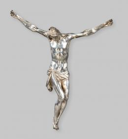 Lote 1223: Guglielmo della Porta (Porlezza h. 1515- Roma 1577)
"Cristo Crucificado"  Roma h. 1569-1577
Realizado en plata (ha perdido la cruz) en elegante contrapposto está representado muerto con tres clavos y gran detalle anatómico. 