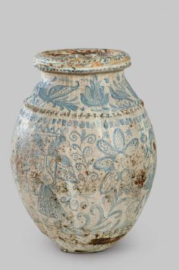 1224   -  Lote 1224: Gran orza en cerámica de fajalauza vidriada en blanco impuro y azul piedra.
Granada, S. XVIII