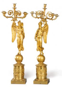Lote 1247: Pareja de candelabros de bronce dorado Napoleón III estilo Thomire, Francia h. 1860.