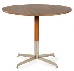 1284   -  Lote 1284: Mesa de comedor redonda, con tablero en madera chapeada de teca. 
Dinamarca, años 60