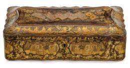 Lote 1335: Caja de juego china de laca negra con decoración dorada S. XIX.