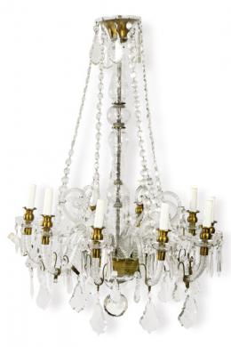 Lote 1514: Lámpara de techo de 10 brazos de luz, con pandelocas y sartas de vidrio soplado y tallado. 
España, S. XX