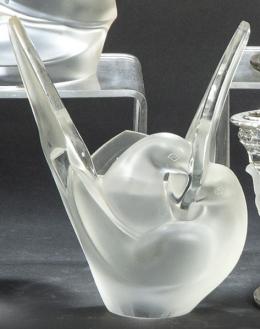 Lote 1521: Violetero de cristal prensado translúcido de Lalique modelo Sylvie h. 1960-70.