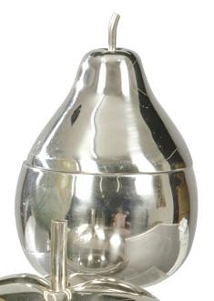 1538   -  Lote 1538: Hielera con forma de pera en metal plateado. S. XX. 