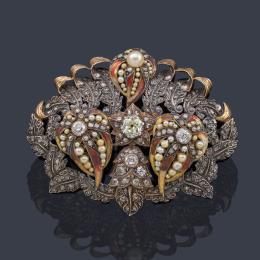 2030   -  Lote 2030: JAUME MERCADE
Broche Catalán años '30 con diamantes talla antigua y rosa, perlitas y esmalte policromado, realizado en montura de oro amarillo de 18K y plata.