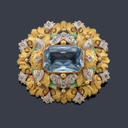 Lote 2037: Broche Modernista Catalán años '30 con espinela azul talla rectangular de aprox. 20,00 ct enriquecido con diamantes talla rosa y esmalte.