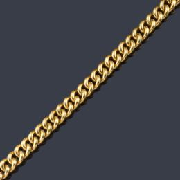 Lote 2229: Collar con eslabones ovalados realizados en oro amarillo de 18K.
