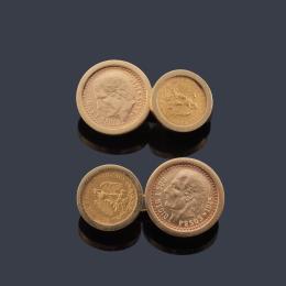Lote 2270: Gemelos realizados con monedas de oro amarillo de 22K en montura de oro amarillo de 18K.
