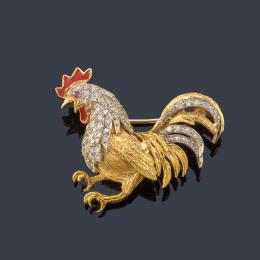 Lote 2321: Broche en forma de gallo con brillantes de aprox. 0,39 ct en total con esmalte rojo.