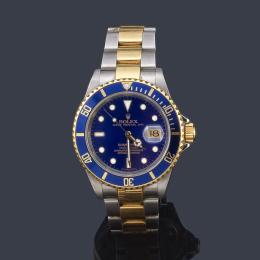 Lote 2646: ROLEX mod. Oyster Perpetual "Submariner" Superlative Chronometer Officially Certified. Ref. 16613, reloj para caballero con caja y brazalete en acero y oro de 18 K.