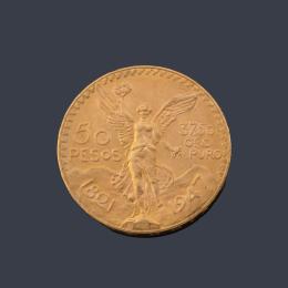 Lote 2680: Moneda de 50 pesos Mexicanos en oro de 22K.