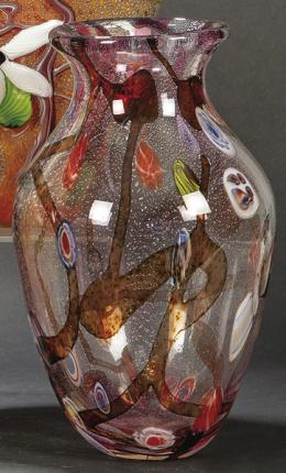 Lote 1004: Jarrón de cristal de Murano transparente con decoración de molti fiori, manchas e inclusión de plata