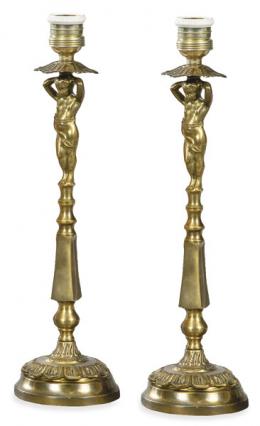 1008   -  Lote 1008: Pareja de lámparas de mesa de bronce con vástago antropomorfo h. 1940-50.