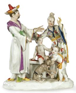 Lote 1033: Grupo escultórico con figuras orientales en porcelana esmaltada de Meissen.
Alemania, finales S. XIX