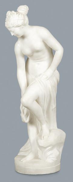 Lote 1067: "Vénus Bañándose" tallada en alabastro, posiblemente Italia S. XIX.