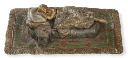 Lote 1075: Franz Xavier Bergmann (Austria 1.861-1.936) 
"Mujer Dormida" h. 1900
Figura de bronce policromada