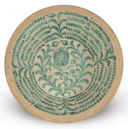 1085   -  Lote 1085: Lebrillo en cerámica esmaltada verde de fajalauza con decoración de flor en el asiento y arquillos en el alero. Restaurado
Granada, S. XIX