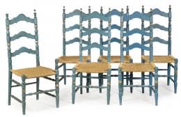 1098   -  Lote 1098: Conjunto de 6 sillas en madera pintadas en azul y parcialmente doradas. Con respaldos recortados, patas torneadas unidas por chambranas y asiento de enea. Sevilla, finales del siglo XIX 
