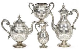 1149   -  Lote 1149
Juego de café y te de plata inglesa punzonada, Ley Sterling, de Robert Hennell III (1834-1867), Londres, 1874.