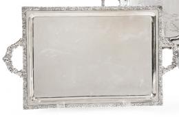 1168   -  Lote 1168: Bandeja rectangular de dos asas, de plata española punzonada  primera Ley.
