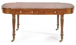 Lote 1213: Mesa de escritorio regencia en madera de caoba con patas torneadas y tapete de cuero rojo gofrado y dorado.
Inglaterra, finales S. XVIII