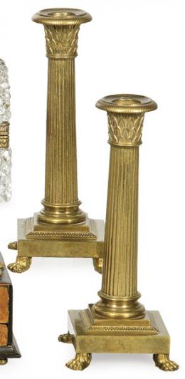 1243   -  Lote 1243: Pareja de candeleros de bronce dorado, Francia S. XIX.