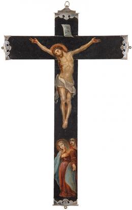 75   -  Lote 75: ESCUELA NOVOHISPANA S. XVIII - Crucifijo de madera con la escena de la Crucifixión